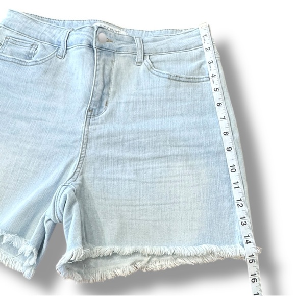 Judy Blue High Waist Bleach Cut Denim Shorts Raw Hem JB150073 Women’s Size L - Picture 6 of 11